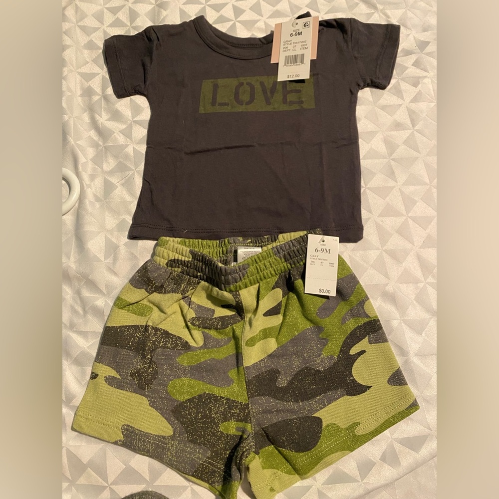 Grayson mini T-shirt chorts short sleeve boy  seiz 6-9 m  color green and black